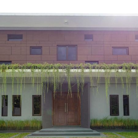 Reddoorz Plus Near Jiexpo Kemayoran Jakarta Exteriör bild