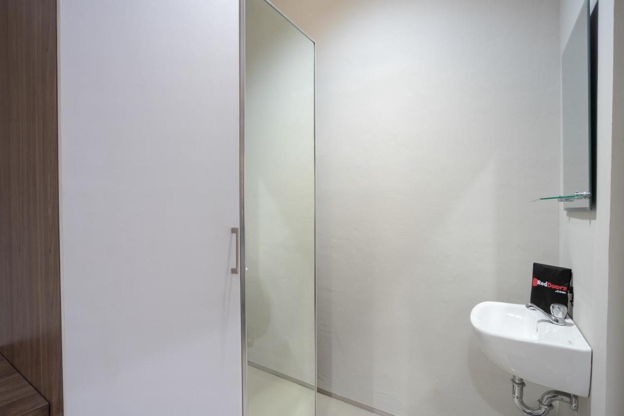 Reddoorz Plus Near Jiexpo Kemayoran Jakarta Exteriör bild