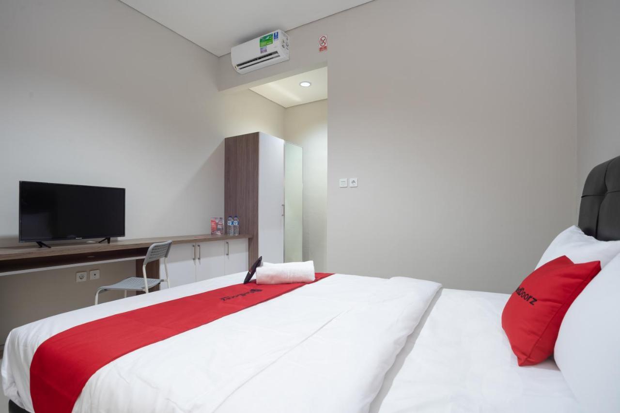 Reddoorz Plus Near Jiexpo Kemayoran Jakarta Exteriör bild