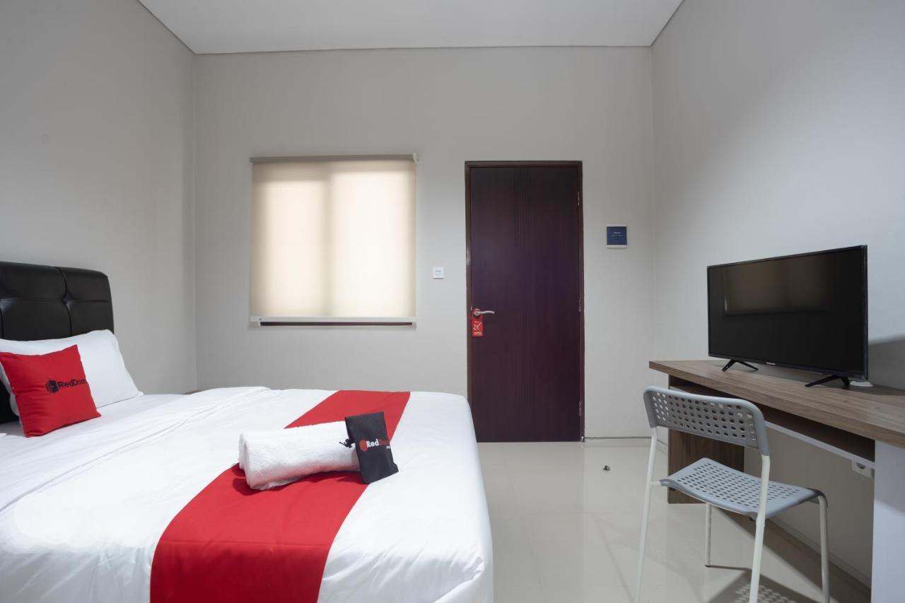 Reddoorz Plus Near Jiexpo Kemayoran Jakarta Exteriör bild