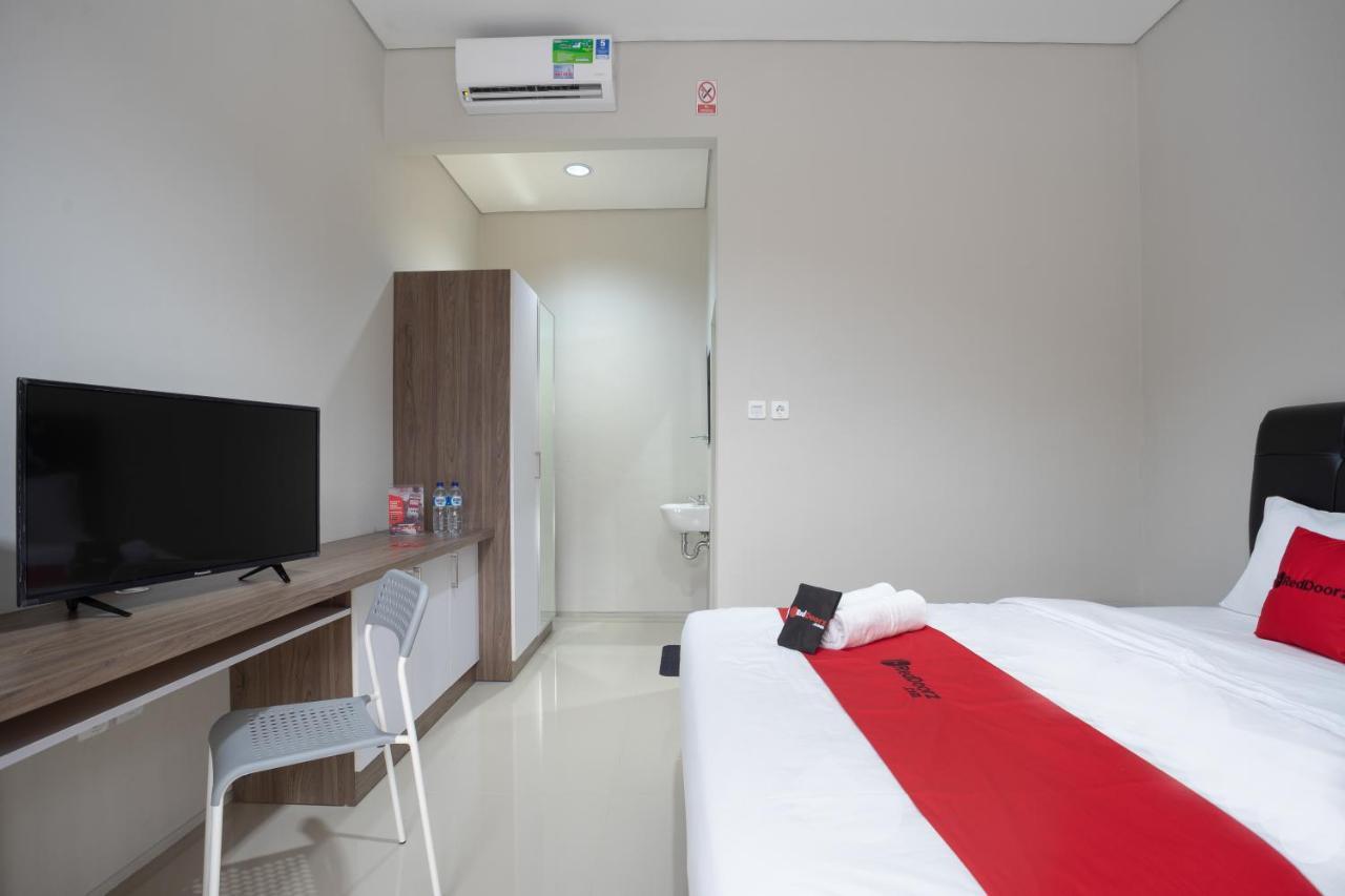 Reddoorz Plus Near Jiexpo Kemayoran Jakarta Exteriör bild