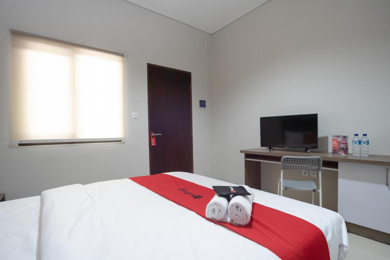 Reddoorz Plus Near Jiexpo Kemayoran Jakarta Exteriör bild