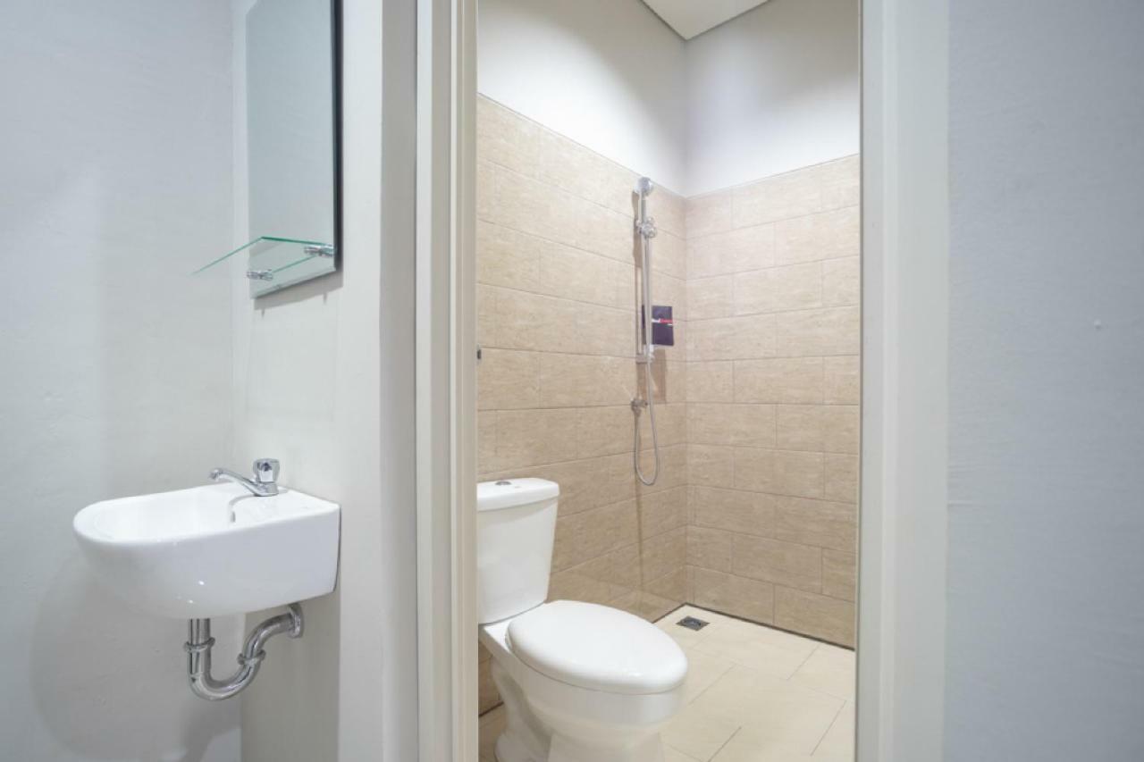 Reddoorz Plus Near Jiexpo Kemayoran Jakarta Exteriör bild
