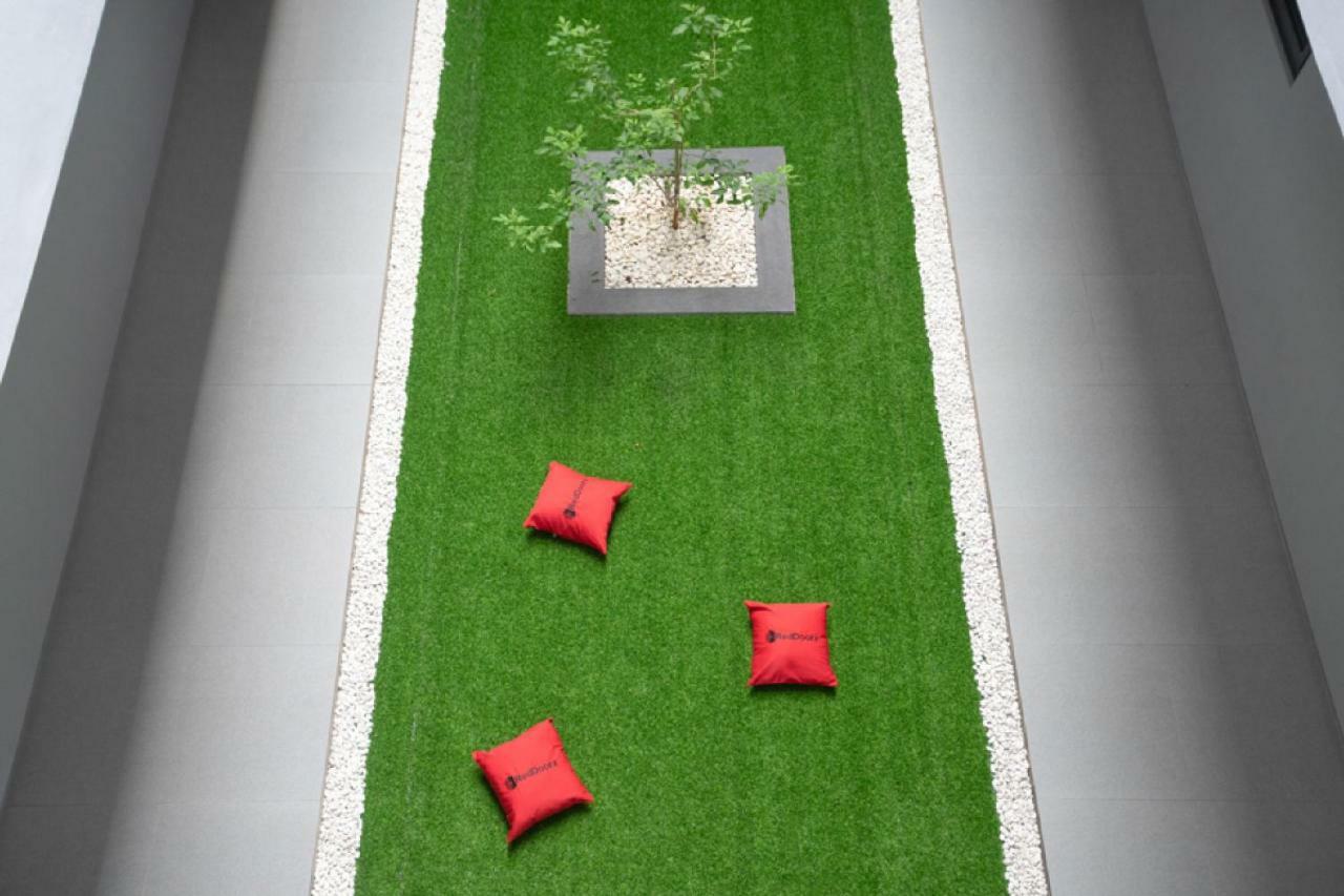 Reddoorz Plus Near Jiexpo Kemayoran Jakarta Exteriör bild